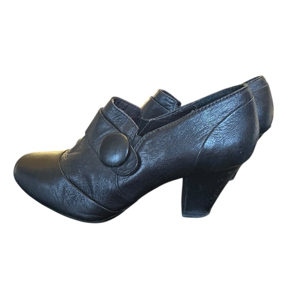 Clarks Bendables Black Leather Button Heels size 8 1/2 - Picture 8 of 10